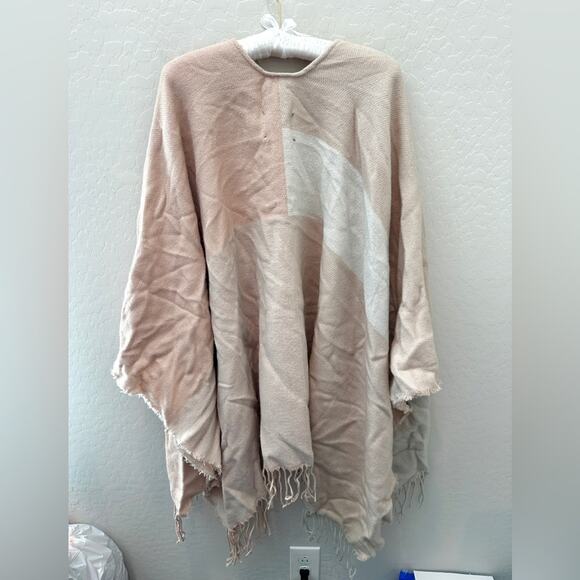SOIA & KYO | Acrylic Taupe & Blush Colorblock Wrap NWT | One Size - Picture 4 of 6